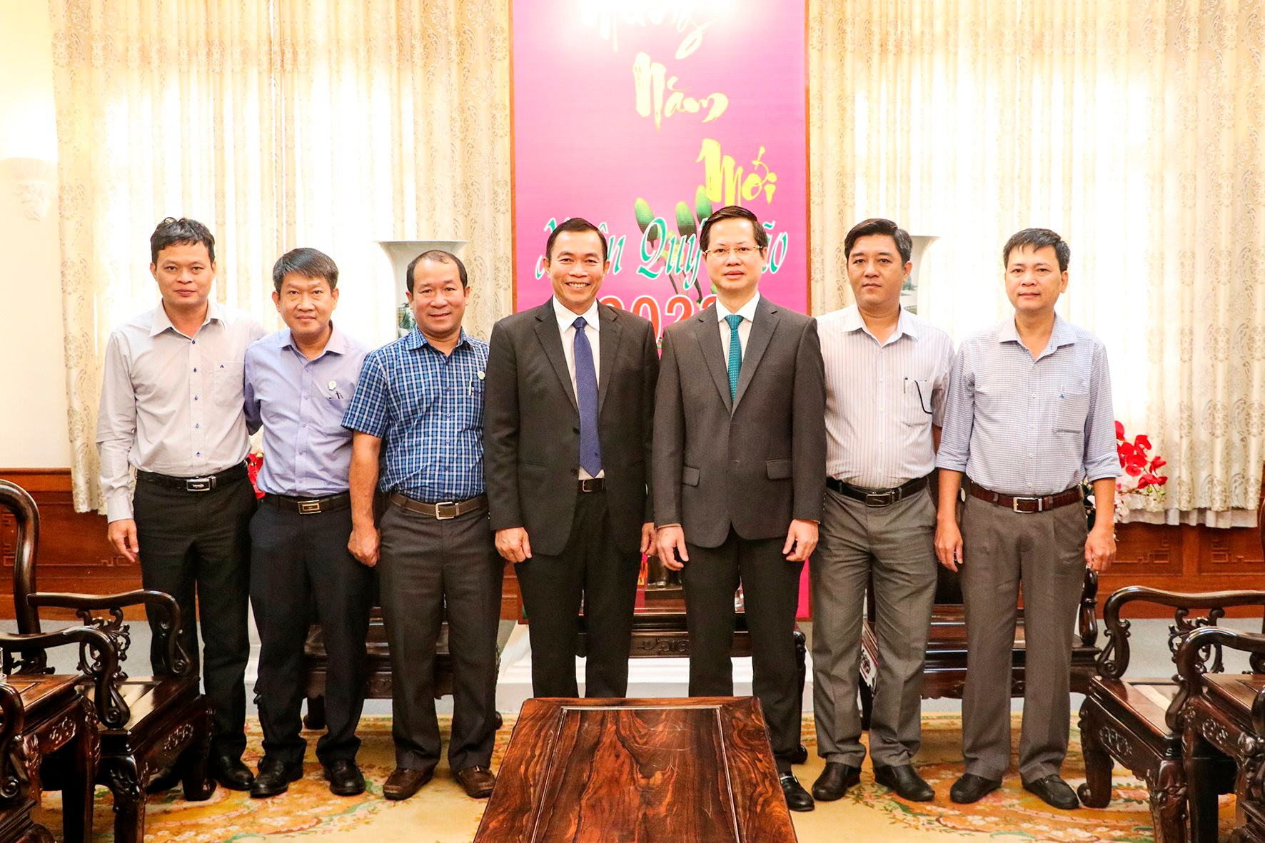 Chủ tịch UBND tỉnh Đoàn Anh Dũng tiếp Tập đoàn Công nghiệp cao su Việt Nam đến thăm, chúc tết